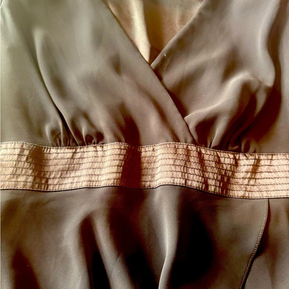 Liz Claiborne NWT Woman’s Sz 10 Chocolate Brown Tiered Floaty Dress
*Flaw Snags - Picture 6 of 14